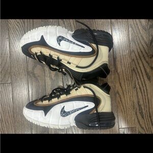 Nike Men's Black and Cream Sneakers